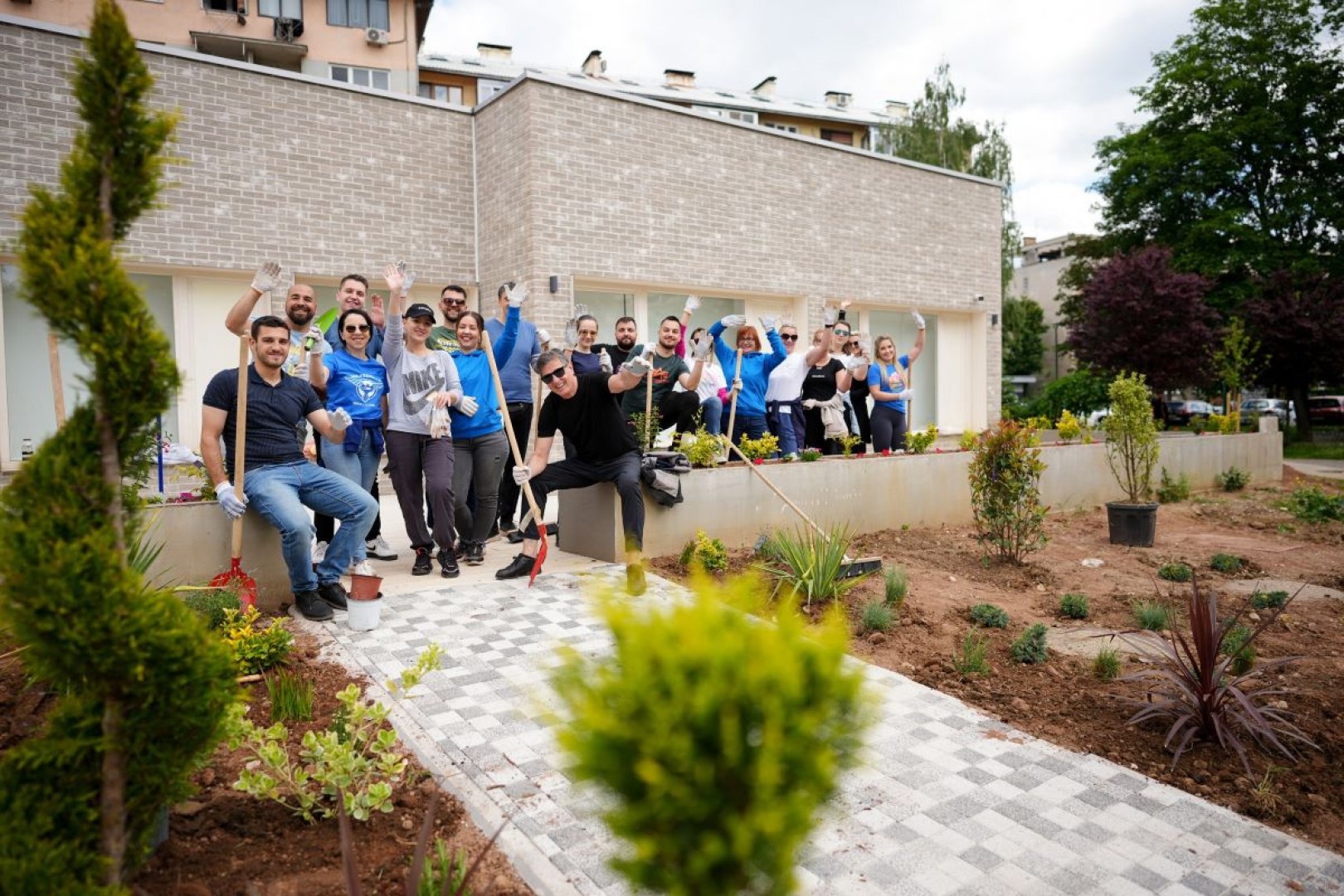 Snaga zajedništva: UNIQA volonteri uljepšali Zelenu oazu Centra „Denis“